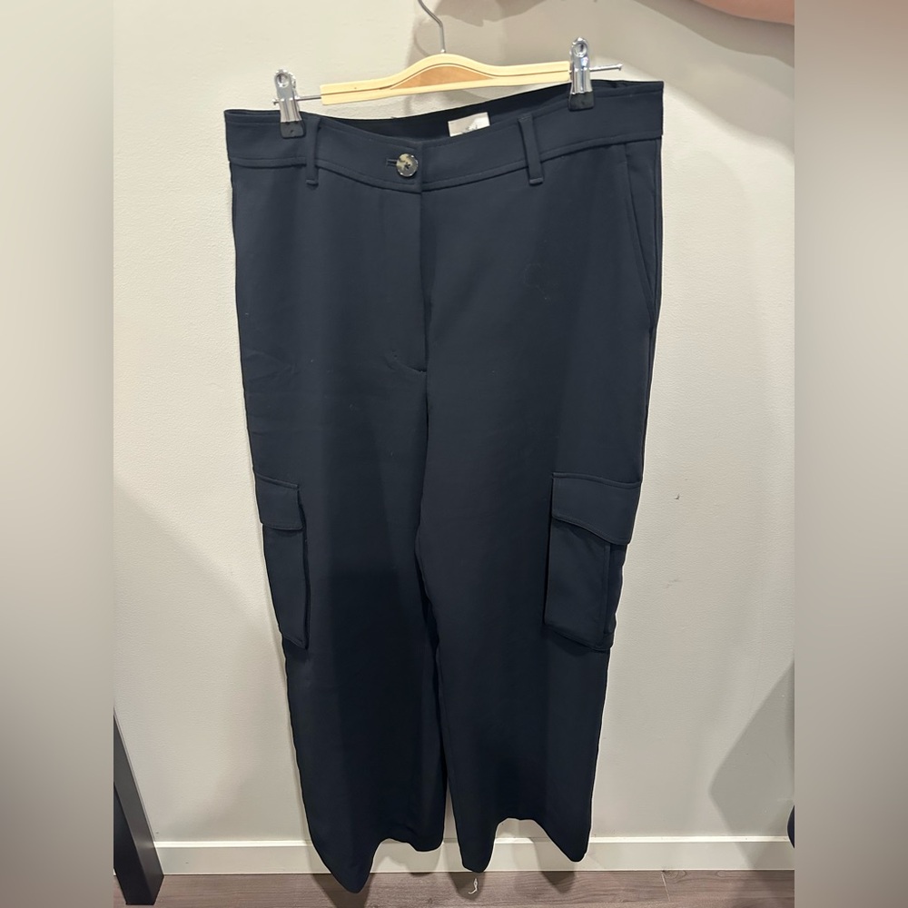 Aritzia Wilfred Black Cargo Dress Pant size 12